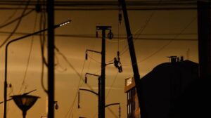 Los ‘Spider-Man’ bolivianos, trabajo que desafía la altura